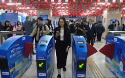 Đi metro Cát Linh - Hà Đông không cần mang tiền mặt