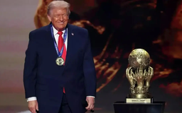 Tổng thống Mỹ Donald Trump nhận Giải thưởng hoà bình của FIFA