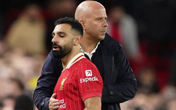 Mohamed Salah yêu cầu sa thải HLV Arne Slot