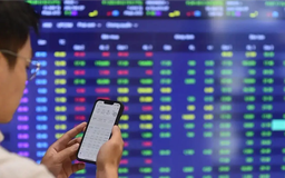 VN-Index tiến sát mốc lịch sử