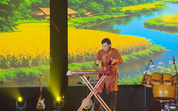 Lan toả dân ca Việt Nam qua nhạc cụ truyền thống