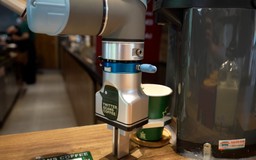 Đi uống cà phê robot