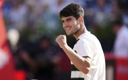 Carlos Alcaraz vào chung kết Queen’s Club London