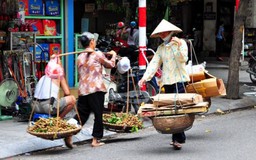 Gánh hàng rong trên phố | Người Hà Nội | 22/06/2025