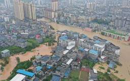 Mưa lớn nhiều ngày, nước lũ dâng cao tại Trung Quốc