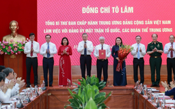 Trao quyết định thành lập Cơ quan Ủy ban Trung ương MTTQ Việt Nam