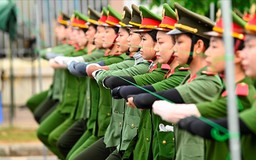 Khối nữ chiến sĩ đặc nhiệm tập luyện diễu binh, diễu hành