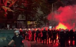 Biểu tình biến thành bạo lực tại Serbia
