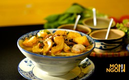 Bún riêu tóp mỡ mọc giòn