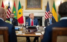 Ông Trump gây tranh cãi vì khen tiếng Anh của Tổng thống Liberia