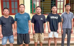 Triệt phá đường dây vận chuyển bạc trái phép qua biên giới