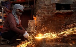 Giữ lửa trăm năm làng rèn Đa Sỹ