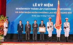 Trường Quản trị và Kinh doanh nhận Huân chương Lao động hạng Nhì