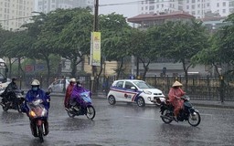 Thời tiết 14/7: Mưa dông bất ngờ, cảnh báo sét, lốc xoáy