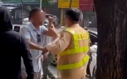 Bắt nóng đối tượng vượt đèn đỏ, tấn công CSGT
