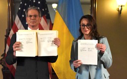 Tổng thống Ukraine thay Thủ tướng và Bộ trưởng Quốc phòng