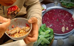 Ăn tiết canh lợn - nguy cơ rước họa vào thân