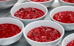 Hưng Yên: Hai người tử vong sau khi ăn tiết canh lợn