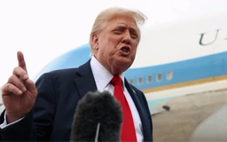 Ông Trump thông báo bắt đầu chuyển vũ khí đến Ukraine
