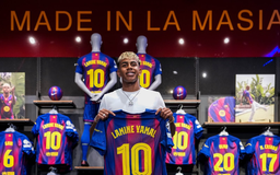Lamine Yamal nhận áo số 10 huyền thoại tại Barcelona