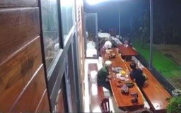Người đàn ông bị bắn tử vong khi ngồi nhậu trước nhà