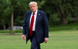 Nhà Trắng lên tiếng về chứng suy tĩnh mạch của ông Trump