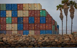 Cảng biển EU lao đao vì thuế quan của Mỹ