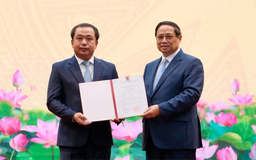 Trao quyết định giao quyền Bộ trưởng Bộ Nông nghiệp và Môi trường