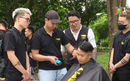 Cắt tóc miễn phí - Chia sẻ khó khăn với người nghèo | Người tốt quanh ta | 02/07/2025