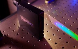 Công nghệ hologram giúp giải quyết bài toán dữ liệu AI