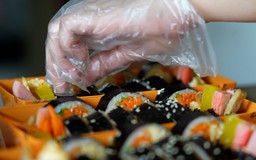 Bán đồ ăn ở chung cư | Nhịp sống Hà Nội | 22/07/2025
