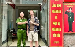 Tài xế taxi cướp giật tài sản của du khách nước ngoài