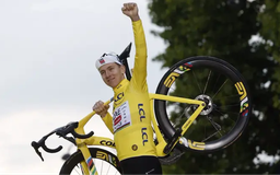 Tadej Pogacar lần thứ 4 vô địch Tour De France