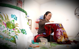 May áo cho 'Ngài' | Phóng sự tài liệu | 28/07/2025