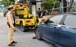 Nhiều ô tô dừng, đỗ sai quy định trên đường Võ Chí Công