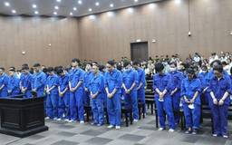 45 bị cáo trong đường dây đòi nợ 'khủng bố điện thoại' lĩnh án