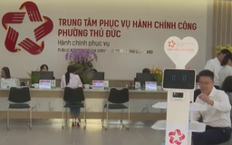 Robot làm lễ tân phục vụ hành chính