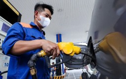 Giá xăng giảm mạnh