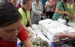 Ấm lòng từ những gói xôi | Người tốt quanh ta | 31/07/2025