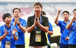HLV Kim Sang Sik tiếp tục hành trình thành công