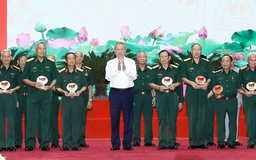 Tổng Bí thư Tô Lâm gặp mặt đại biểu người có công