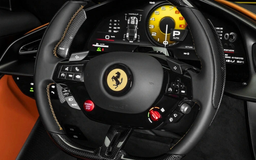 Ferrari nhận sai lầm khi loại bỏ nút vật lý trên xe