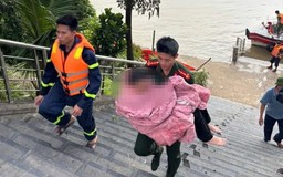 Người phụ nữ nhảy xuống sông Hồng được cứu kịp thời