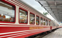 Giá vé tháng tàu Hoa Phượng Đỏ tăng từ tháng 7/2025