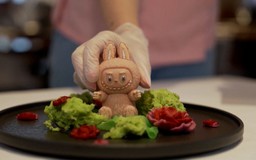 Bánh ngọt hình búp bê Labubu gây sốt ở Nga