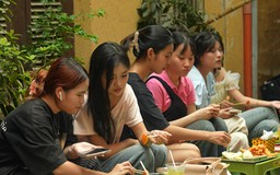 Ở ngõ ‘nem chua rán’ | Nhịp sống Hà Nội | 09/07/2025