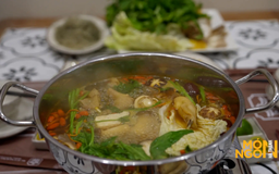 Lẩu gà tre thuốc bắc