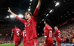 Liverpool thắng kịch tính trận mở màn Premier League
