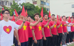 Những bước chân tự hào