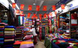 Giữ lửa chợ Đồng Xuân trong ngày hè nắng nóng